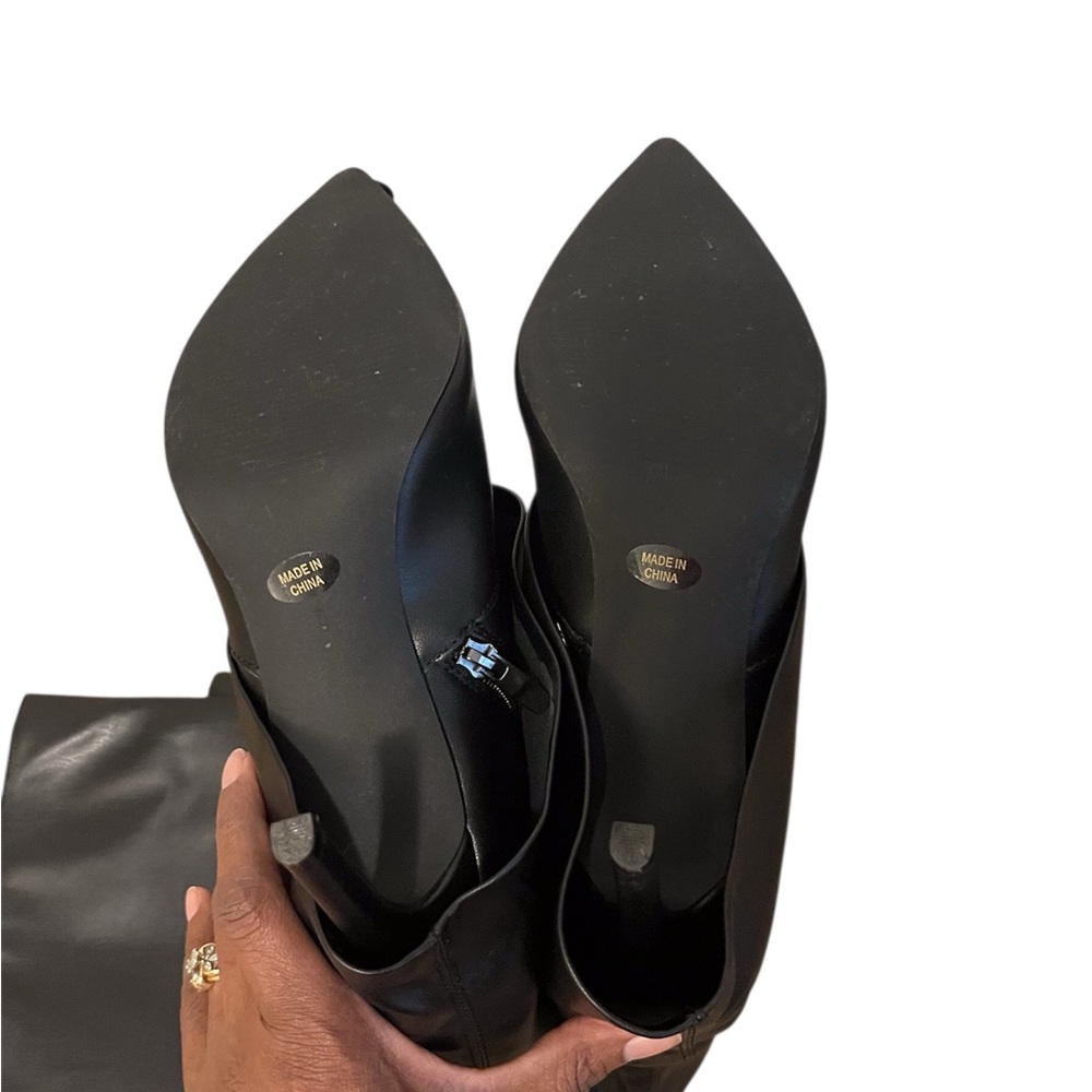 New-Chic Black Slouchy Ruched faux Leather Knee-High Boots Size: 9 - Picture 5 of 9